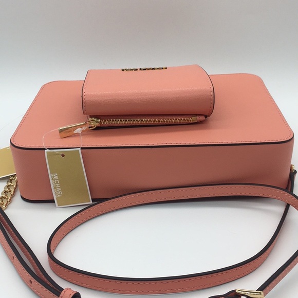 MICHAEL KORS LG EW CROSSBODY &MD CARRYALL CRD CASE - Picture 4 of 8